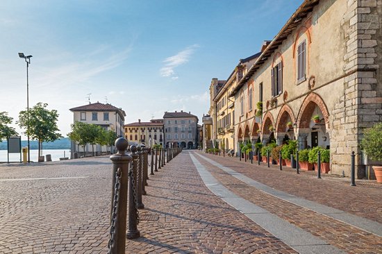 Arona
