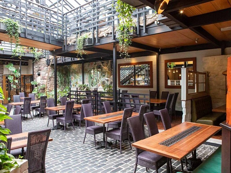 Plaisirs culinaires raffinés au restaurant Ubiquitus Chip