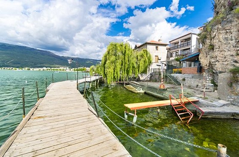 Plonger dans les eaux claires du lac Ohrid 