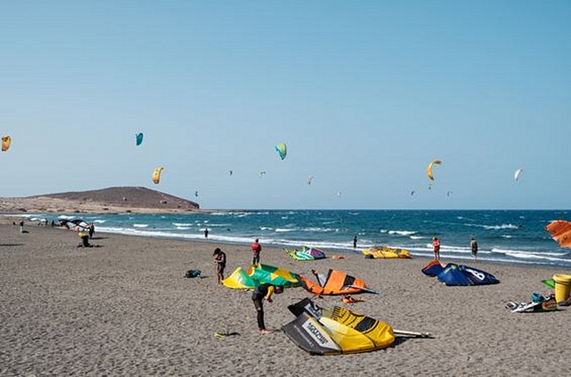 Surfer dans l’un des meilleurs spots de l’île
