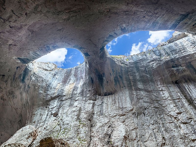 La grotte de Prohodna, Karloukovo