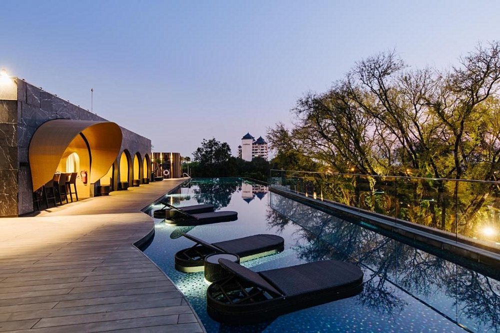 Cross Chiang Mai Riverside