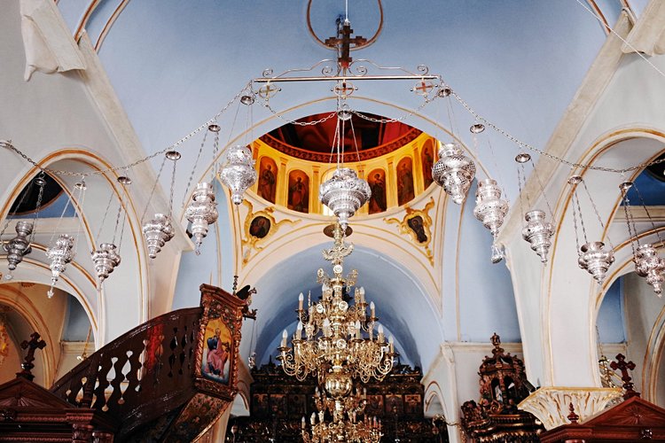 Le village d’Ano Mera et le monastère de Panagia Tourliani 2