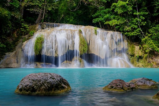 Admirer les chutes d'Erawan
