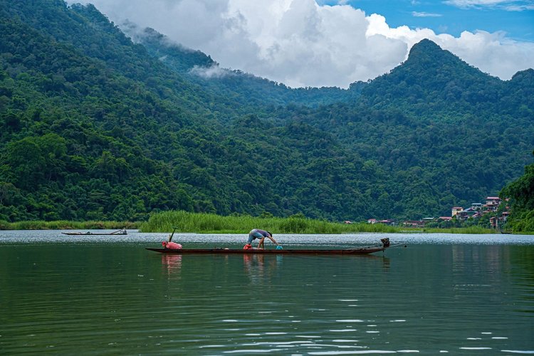 Lac Ba Be - Vietnam