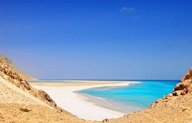 La plage de Qalansiyah