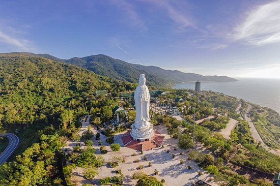 Pagode Linh Ung et la statue de Lady Buddha