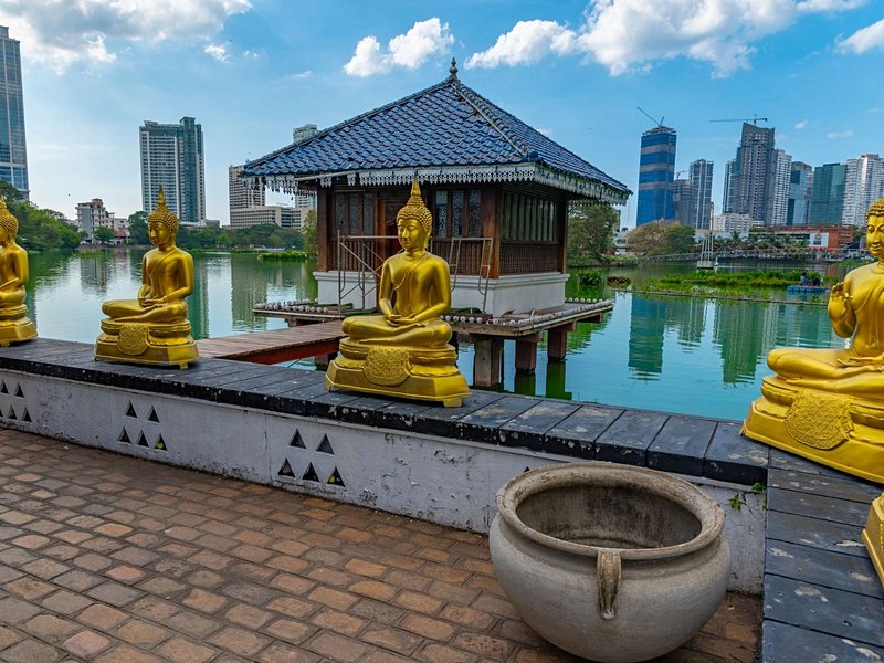Gangaramaya Temple et Seema Malaka
