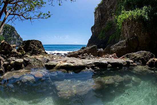 Se baigner dans les piscines naturelles de Tembeling