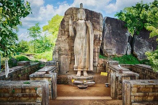 Avukana Buddha statue