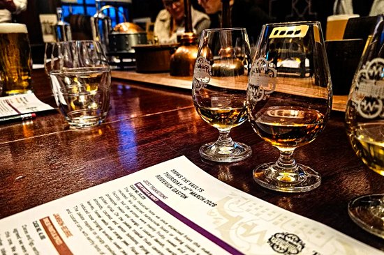 Une dégustation de whisky dans la vieille ville d'Édimbourg