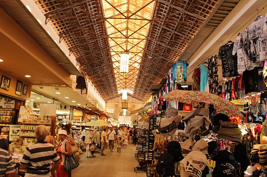 Le quartier de Kasteli, l'ancien quartier turc de Splanzia et le marché couvert