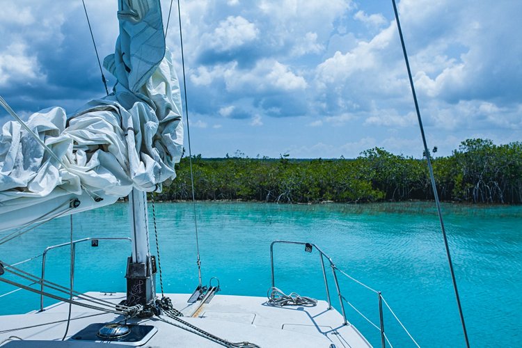 Faire un tour en catamaran