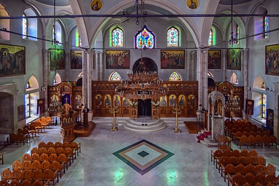 L'église Agios Nikolas et la cathédrale orthodoxe