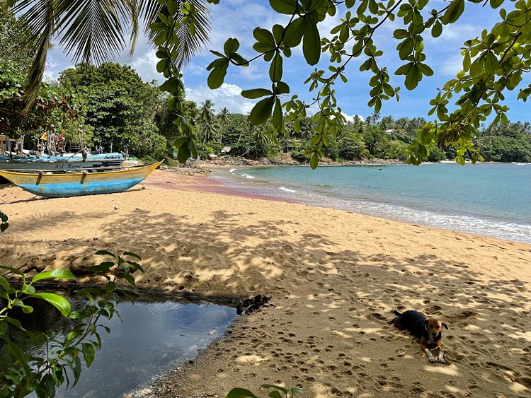 La plage d’Unakuruwa