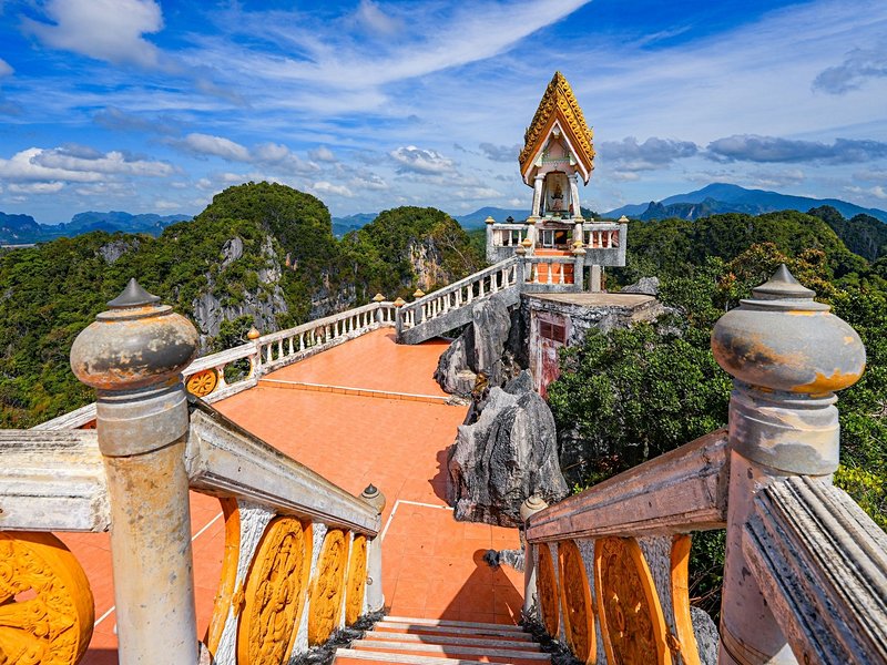 Visiter le Wat Tham Seua