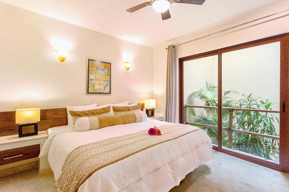 Maya Villa Condo Hotel and Beachclub