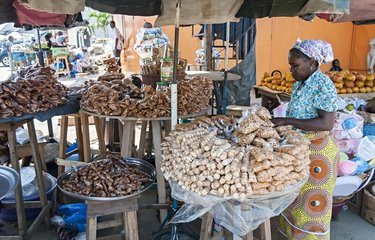 Noix de cajou au marché d'Abidjan