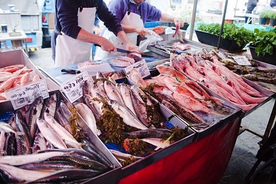 Flâner dans le marché des pêcheurs de Marsaxlokk
