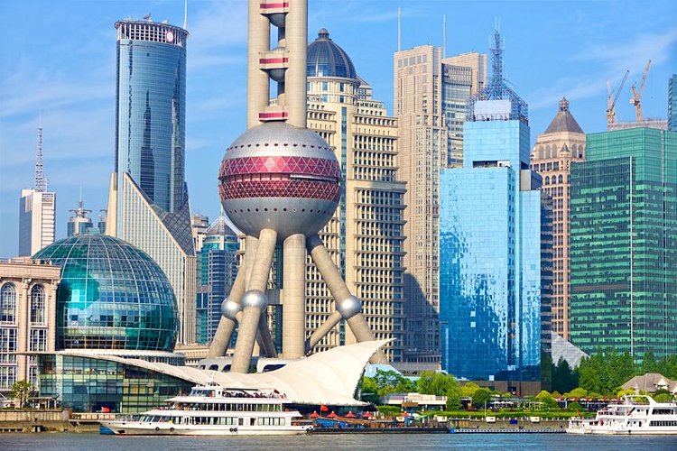 Le Bund de Shanghai et la vue sur le quartier Pudong