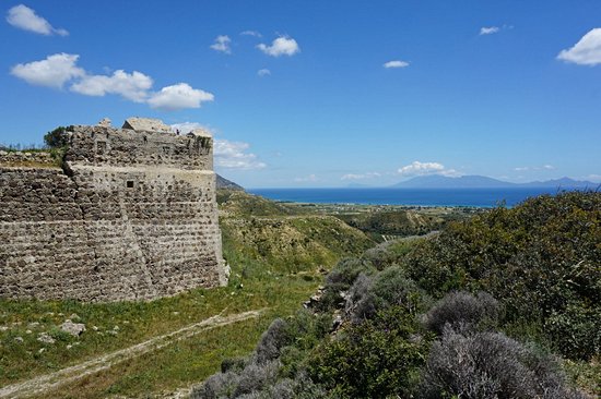 Andimachia, sa forteresse, sa maison traditionnelle et son moulin