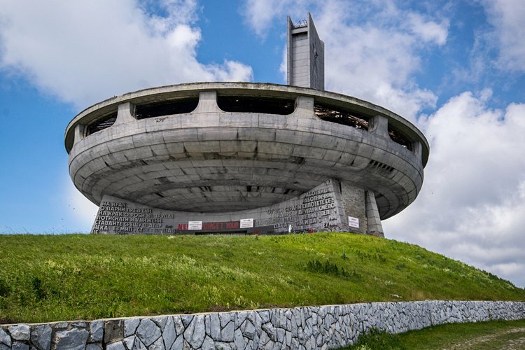 Monument de Buzludzha, OVNI communiste 4
