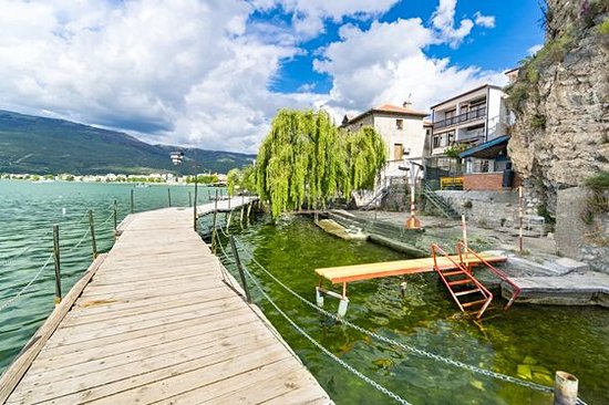 Plonger dans les eaux claires du lac Ohrid 