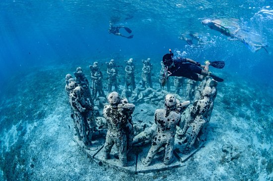 Les statues sous-marines de Nest