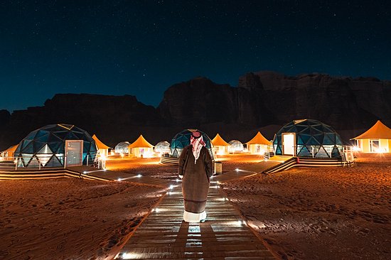 Dormir sous les étoiles dans le désert du Wadi Rum