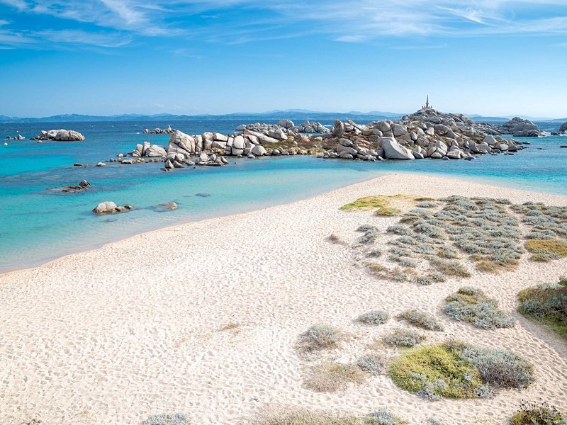 La plage Cala di Achiarinu, îles Lavezzi