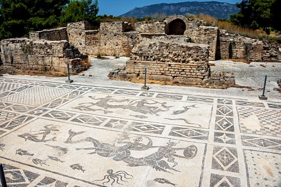 L'ancienne Corinthe, son agora et le temple d'Apollon