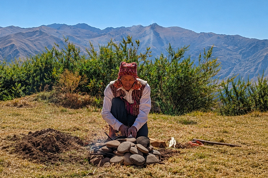 Pachamanca chez l’abitant, tradition culinaire ancestrale des Andes  