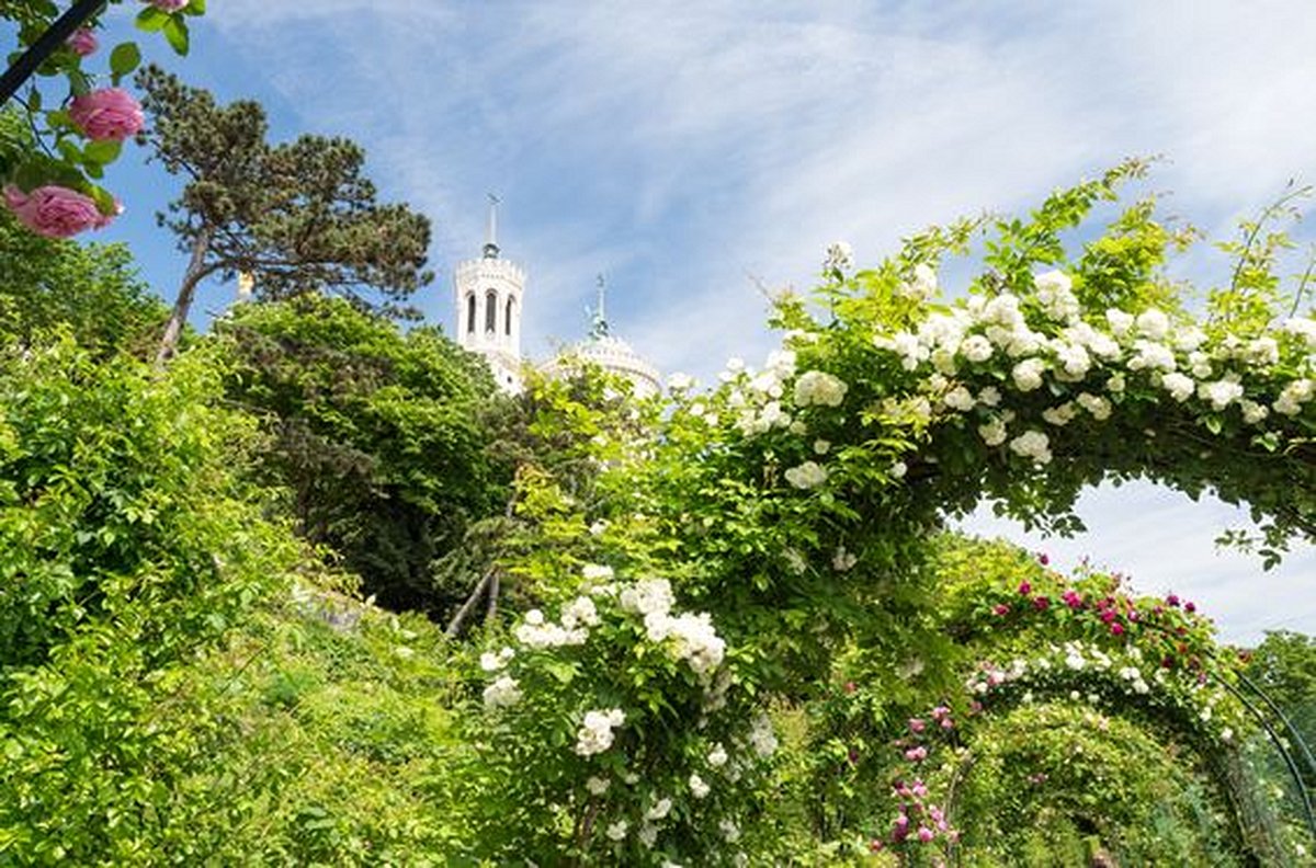 Se balader dans un jardin romantique