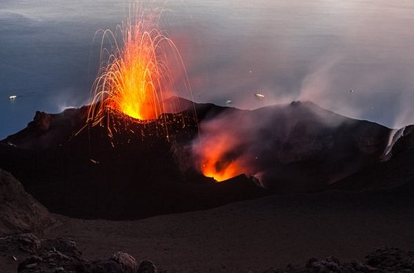 Vivre une éruption volcanique sur les îles éoliennes 