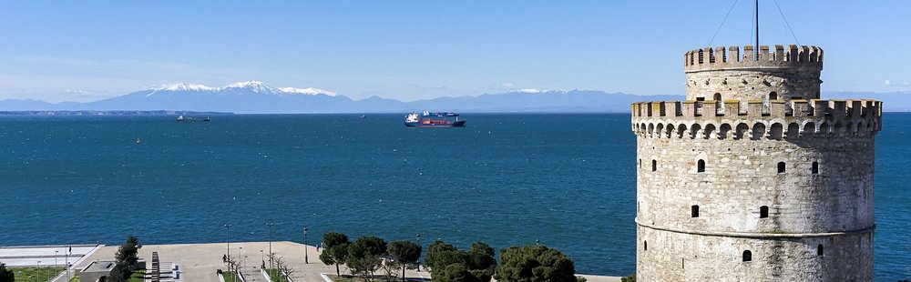 Le front de mer et la Tour Blanche