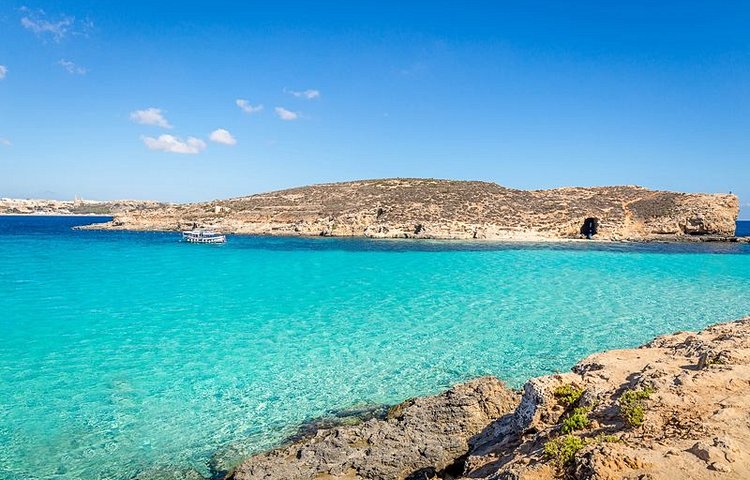 Le lagon bleu de l'île de Comino