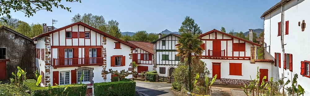 Les villages d'Ainhoa, Sare, La Bastide Clairence et Saint-Jean-Pied-de-Port