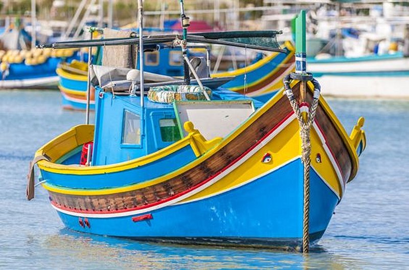 Naviguer en bateau traditionnel entre les deux ports de la Valette 