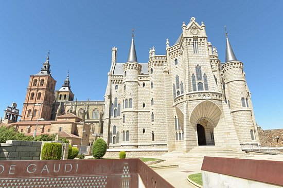 Palais épiscopal d'Astorga