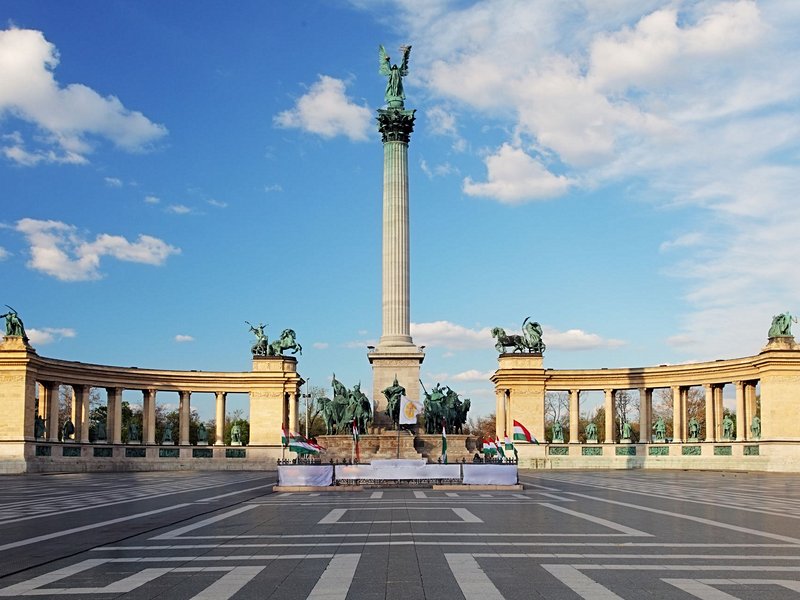 La place des Héros et l’avenue Andrássy