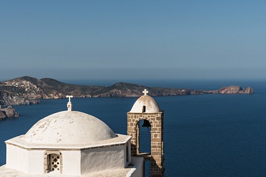 Fira, la capitale, son port et ses musées