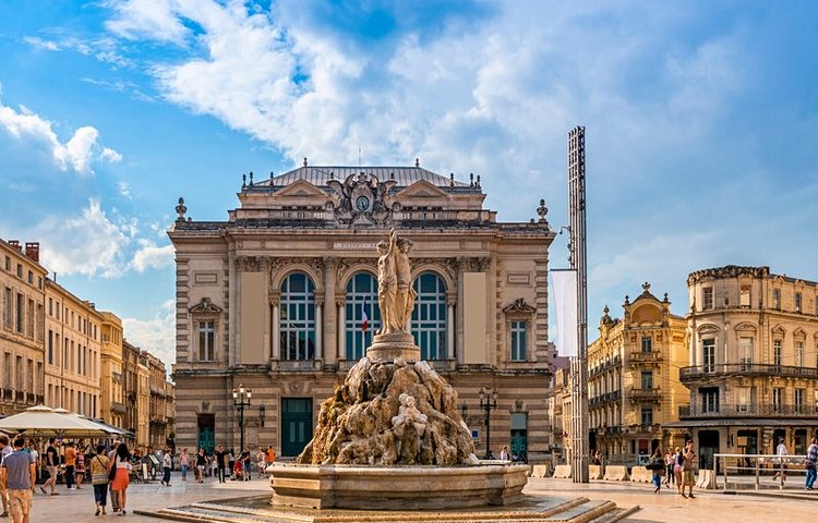 L'opéra et la fontaine des Trois Grâces sur la place de la Comédie