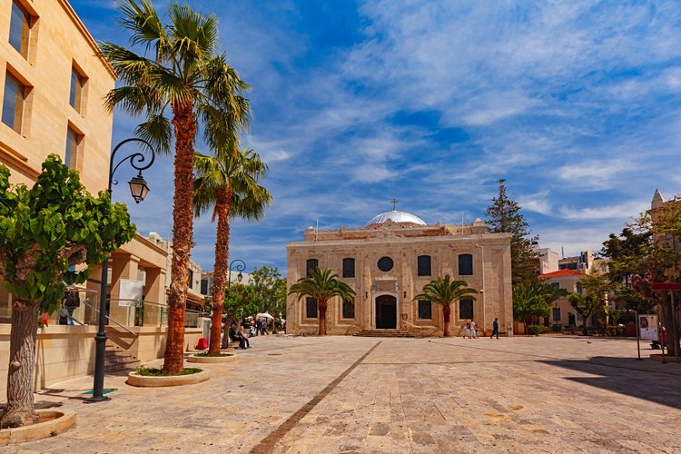 L'église Agios Titos et la cathédrale d'Agios Minas 3