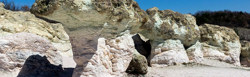 Les pierres champignons de Beli Plast