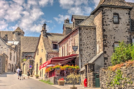 Salers : village médiéval de caractère
