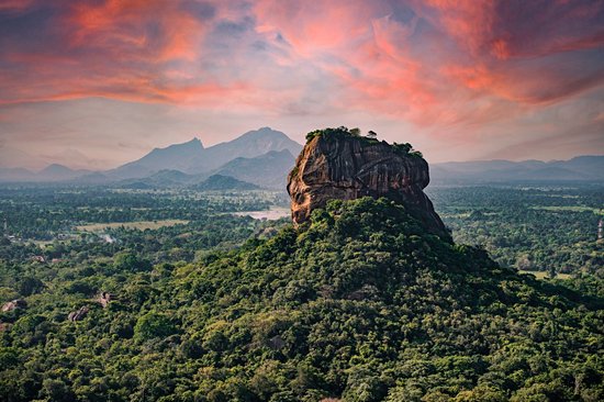 La montée sur Pidurangala Rock