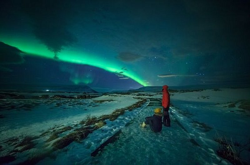 Contempler une aurore boréale 