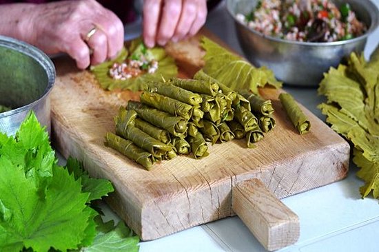 Déguster un plat traditionnel dans le Vieux Bazar de Skopje 