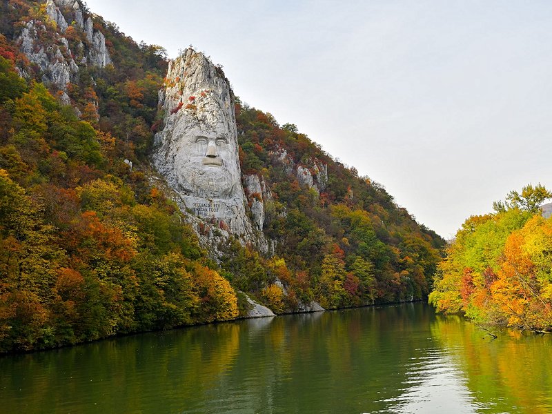 La sculpture de Décébal sur les bords du Danube