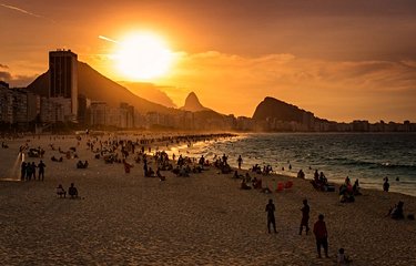 Coucher de soleil, plage de Copacabana